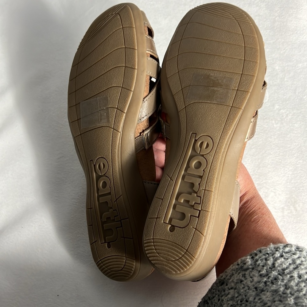 Earth Origins Tan Leather Sandals - Picture 4 of 9